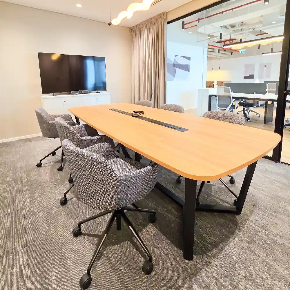 6-person meeting room with TV and soft seating